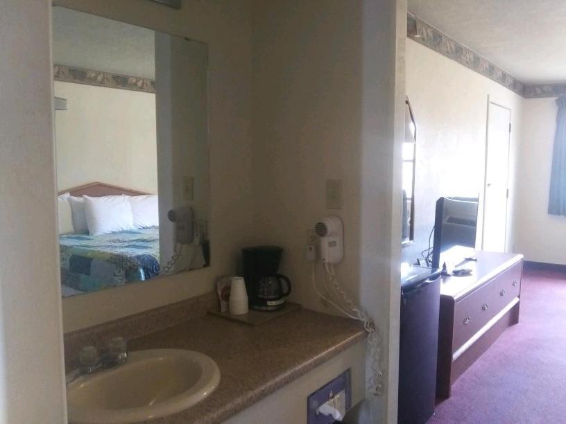 Whispering Creek Lodging & Rv Resort Newton Exterior foto